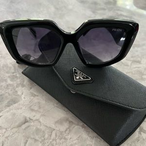Brand new Prada SPR 14Z-black sunglasses